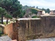 Amb les obres s'ampliarà el carrer Adquisició de la casa del carrer de Baix, núm. 23 per fer-hi un aparcament.