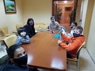 Moment de la recepció del l'alcaldessa als alumnes de l'Escola Puigmarí.